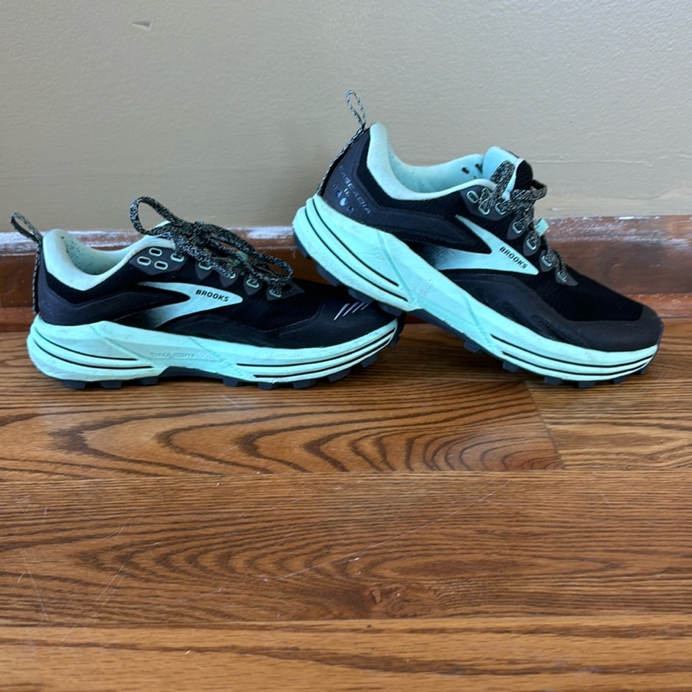 Women’s Brooks Cascadia 16 trail shoe